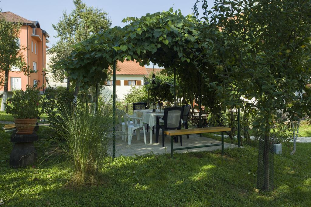 Apartment Garden Slunj Habitación foto